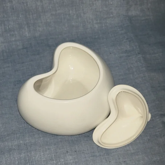 Biomorphic 4 Piece White Porcelain Sugar Creamer Set by Peter Saenger - Picture 3 of 6